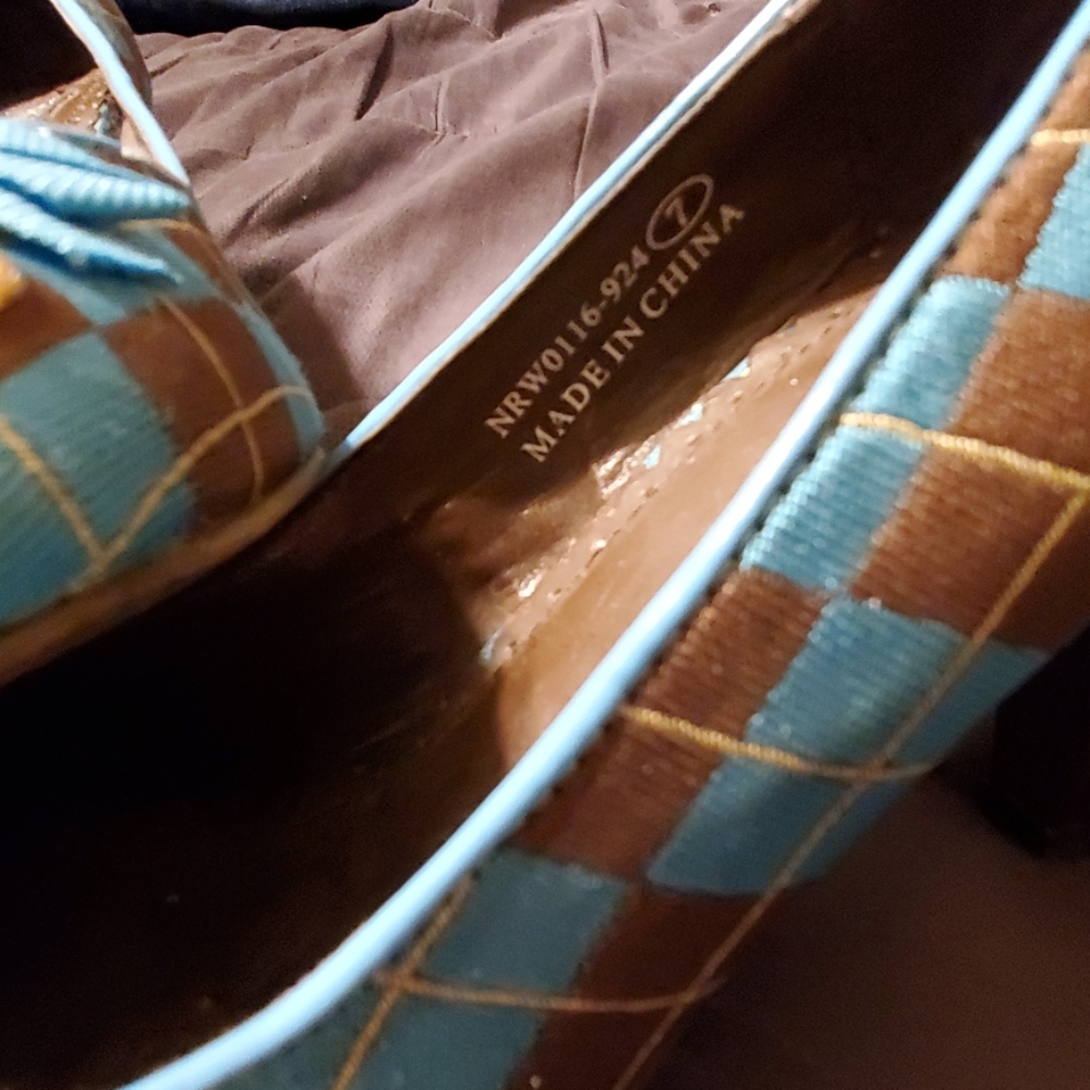 Heels - Picture 2 of 2